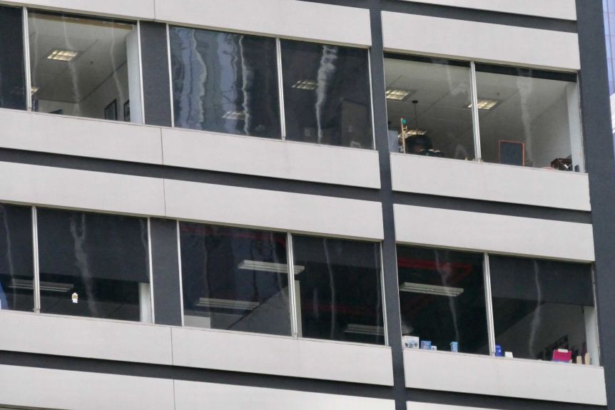 Windows dans un immeuble de bureaux dans le quartier central des affaires de Melbourne.