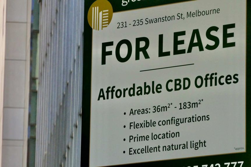 Un panneau disant «à louer: bureaux CBD abordables».