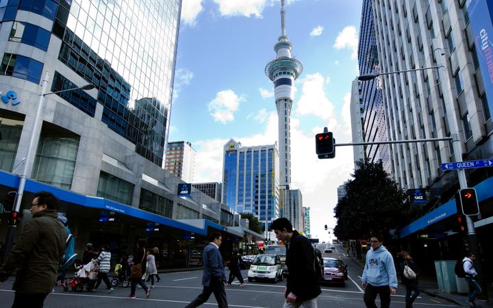 Covid-19: Plus de douleur pour Auckland CBD car les travailleurs restent à la maison