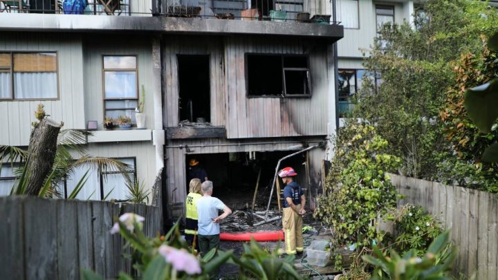 Un résident du CBD d’Auckland décrit un incendie «  terrifiant  » dans l’appartement d’un voisin