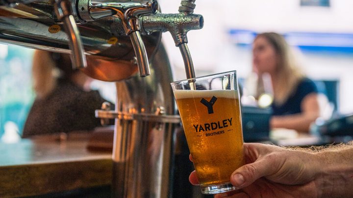 La brasserie artisanale Yardley Brothers lance sa première bière CBD à Hong Kong