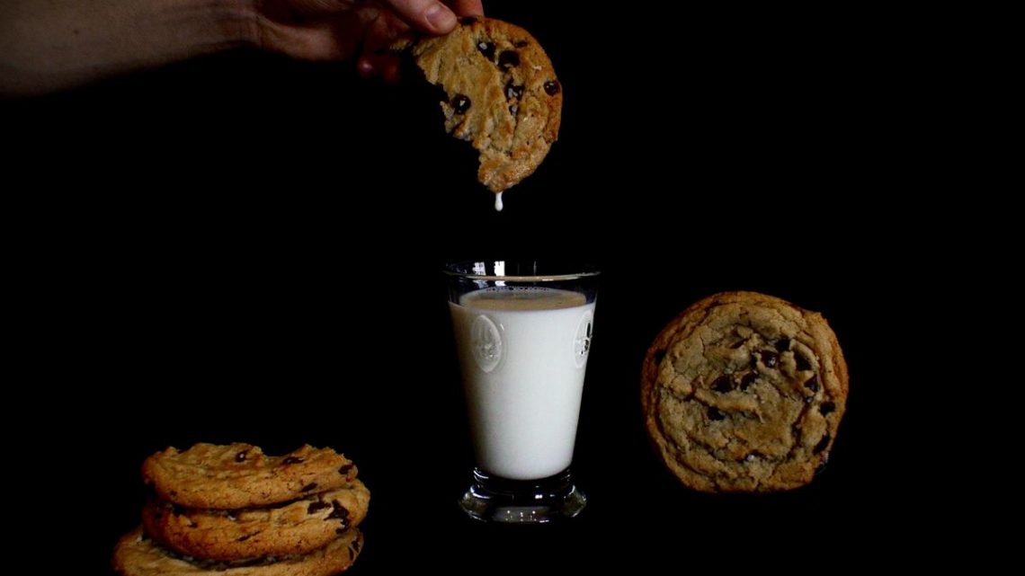 Un entrepreneur du millénaire présente les cookies CBD dans sa gamme de desserts en plein essor