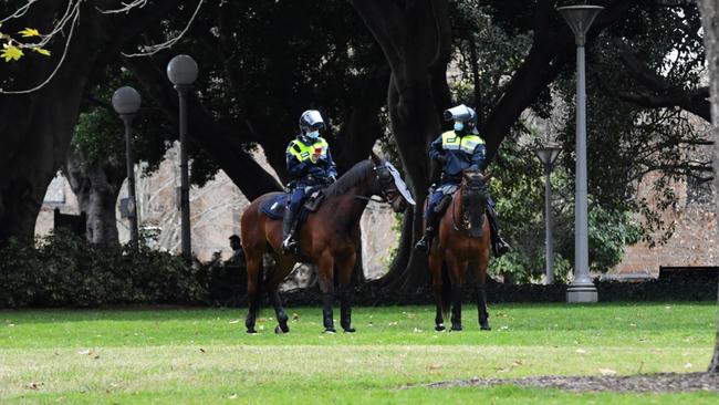 La police de NSW patrouille dans Hyde Park en prévision d'un rassemblement anti-verrouillage samedi.