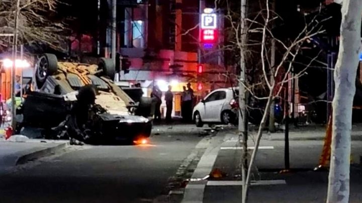 Homme mort, quatre personnes transportées à l’hôpital après un accident de voiture dans un restaurant en plein air du quartier central des affaires de Perth
