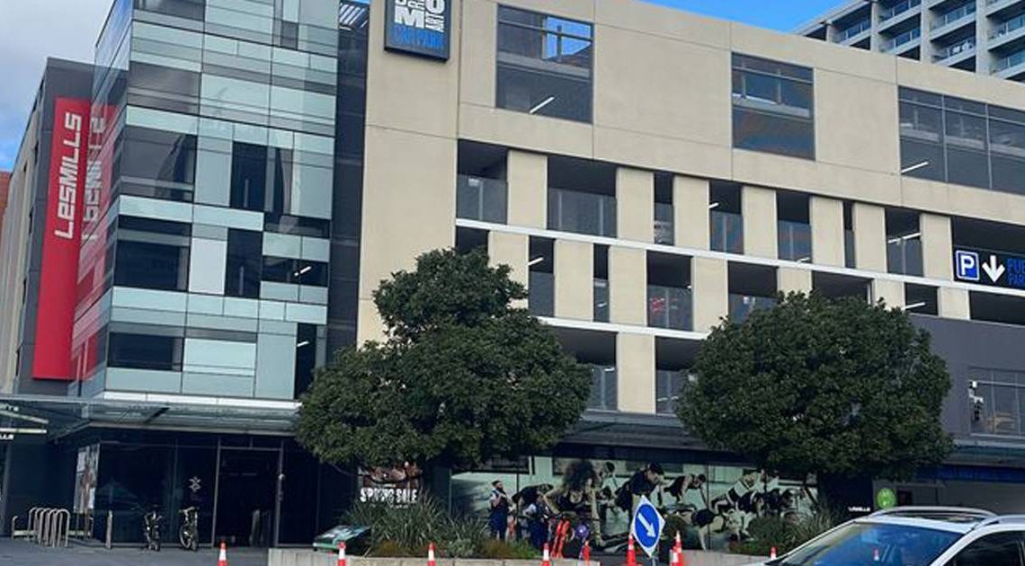 1 blessé à l’extérieur du gymnase d’Auckland CBD après des informations faisant état d’une personne avec un couteau