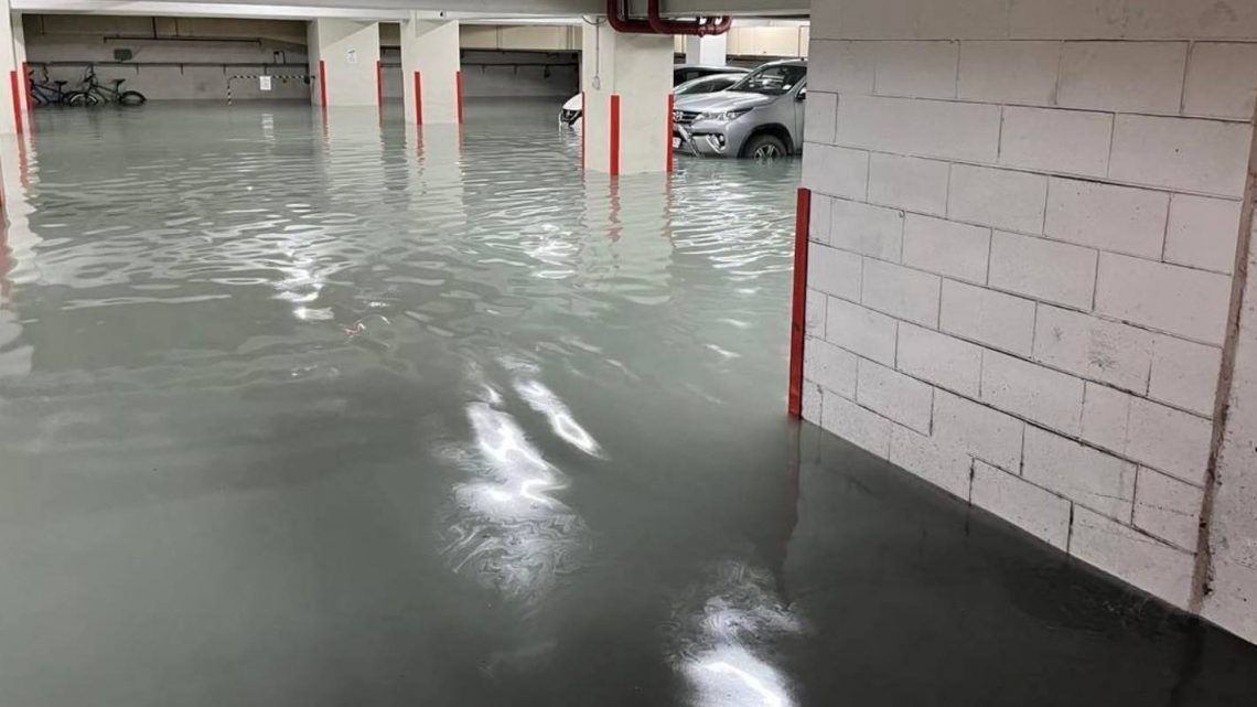 Un demi-pâté de maisons du CBD de Wellington évacué après une inondation dans les sous-sols des bâtiments