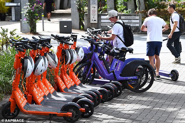 Le Queensland a mis en place des lois controversées sur les limites de vitesse pour les conducteurs de scooters et de vélos électriques (photo, scooters électriques dans le CBD de Brisbane)