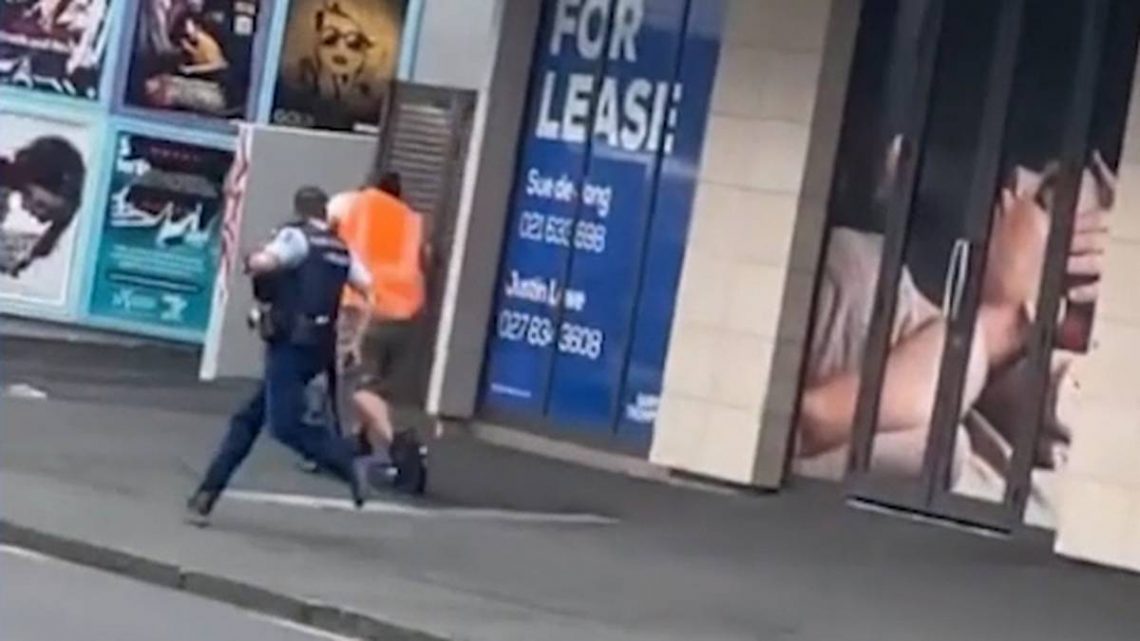 La police d’Auckland attrape un voleur présumé après une poursuite en scooter CBD