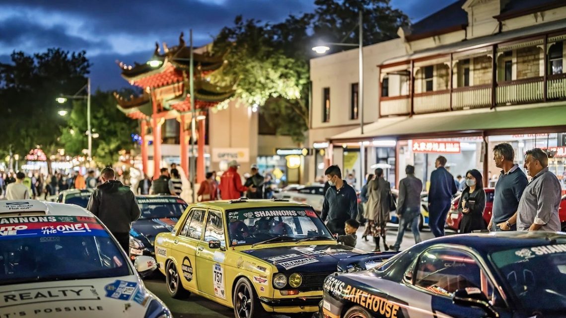 Les voitures classiques se rendent au CBD avec le retour de la fête annuelle Adelaide Rally Gouger Street • Glam Adelaide