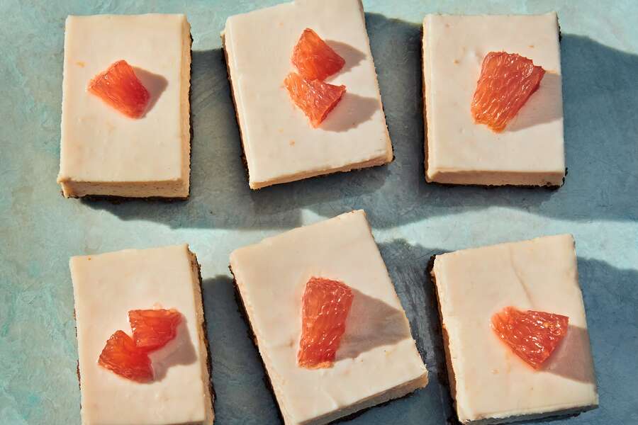 Préparez les barres de pamplemousse sans cuisson de Claire Saffitz à partir de «What’s for Dessert»