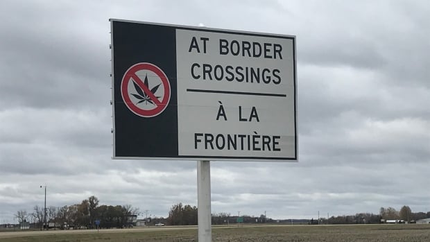 Un homme de la Colombie-Britannique fait face à une interdiction à vie d’entrer aux États-Unis après que des agents frontaliers ont trouvé une bouteille oubliée d’huile de CBD dans sa voiture