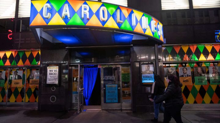 Caroline’s on Broadway Comedy Club fermera à Times Square à New York