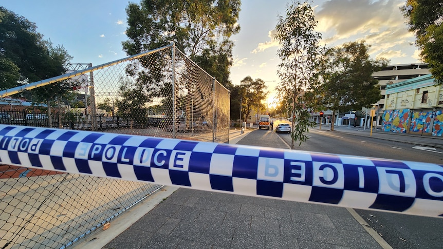 La police enquête sur la mort d’une femme dans la rue Wellington à Perth CBD inculpe un homme Newman