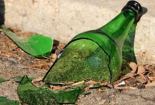 La police exhorte les Kenyans à faire attention autour du CBD, car des voyous transportent désormais des bouteilles cassées