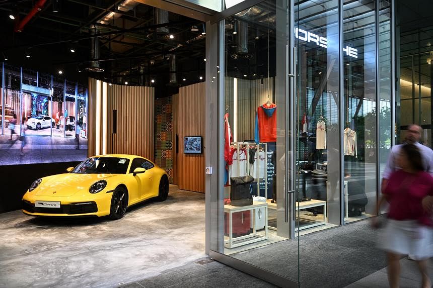 Porsche ouvre un magasin dans le CBD pour vendre des voitures et des marchandises